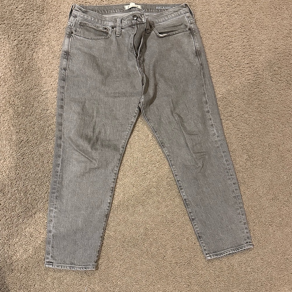 Relaxed taper jeans (not the same color as model) light grey 36x30